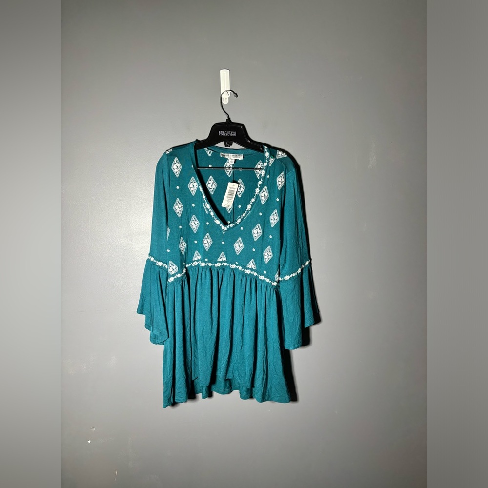 Torrid Super Soft Aqua Embroidered Babydoll Tee Size 0X - Picture 2 of 5
